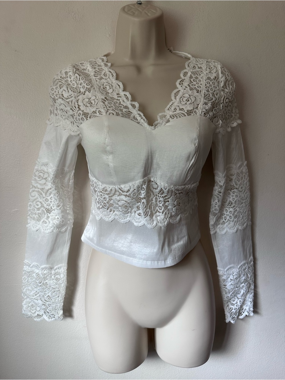White Lace V-Neck Long Sleeve Women's Top